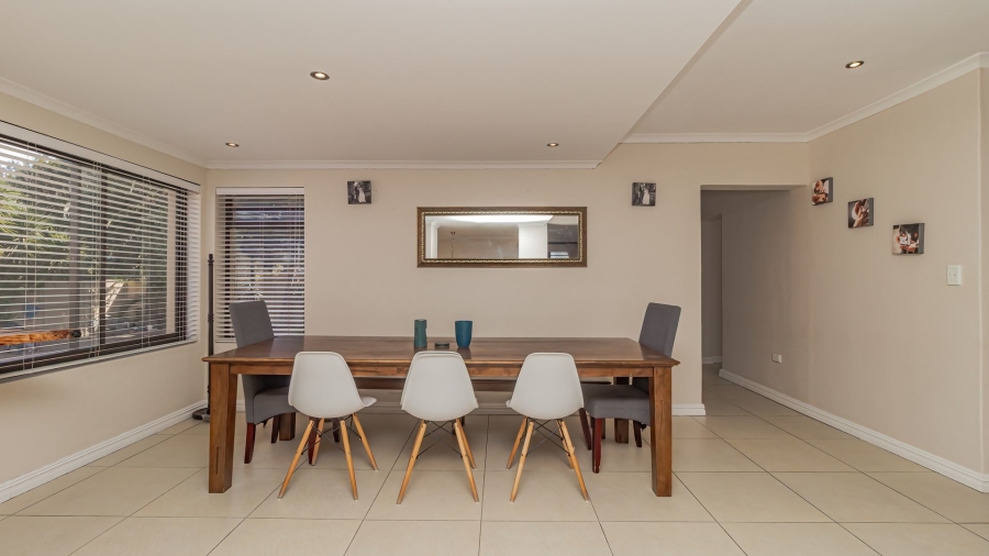 4 Bedroom Property for Sale in Flamingo Vlei Western Cape